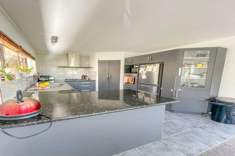 Photo of property in 1/49 Killarney Avenue, Torbay, Auckland, 0630