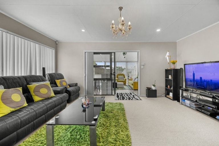 Photo of property in 2/54 Finlayson Avenue, Clendon Park, Auckland, 2103