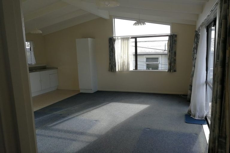 Photo of property in 43 Sunnyside Road, Sunnyvale, Auckland, 0612