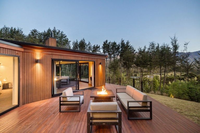 Photo of property in 18 Falcon Heights, Mount Creighton, Queenstown, 9371