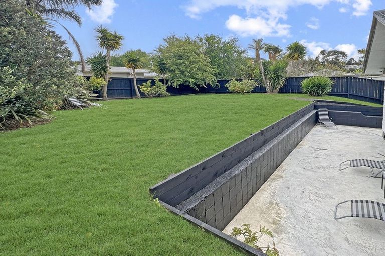 Photo of property in 61 Sunline Avenue, Massey, Auckland, 0614