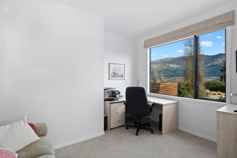 Photo of property in 5 Valley Crescent, Wanaka, 9305