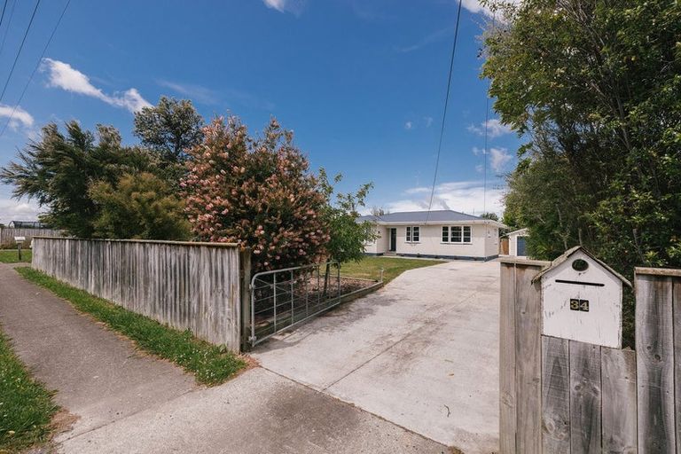 Photo of property in 34 Hedges Street, Sanson, 4817