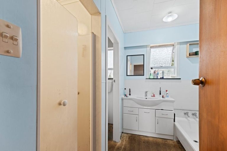 Photo of property in 16 Mayne Street, Waitara, 4320