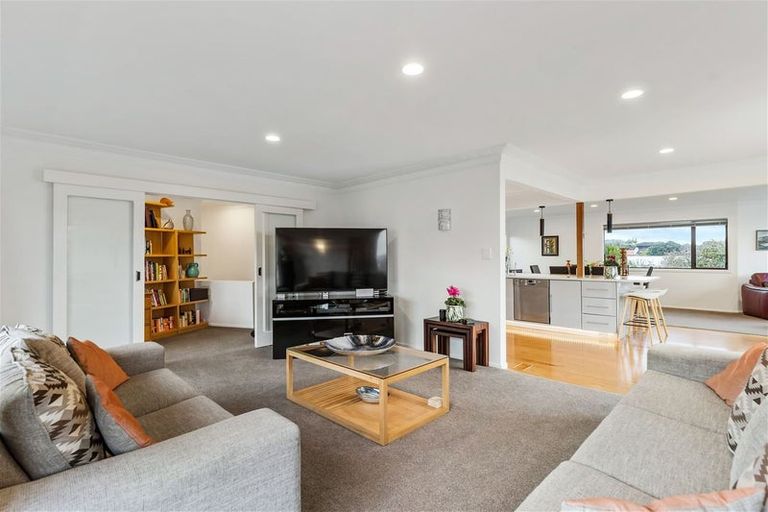 Photo of property in 37 Toroa Street, Torbay, Auckland, 0630