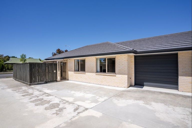 Photo of property in 1/81 Royal Park Drive, Parklands, Christchurch, 8083
