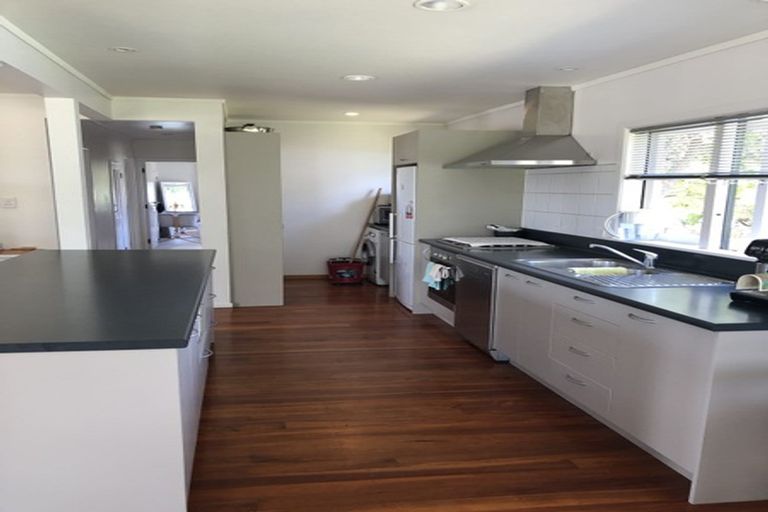 Photo of property in 17 Vandeleur Avenue, Birkdale, Auckland, 0626