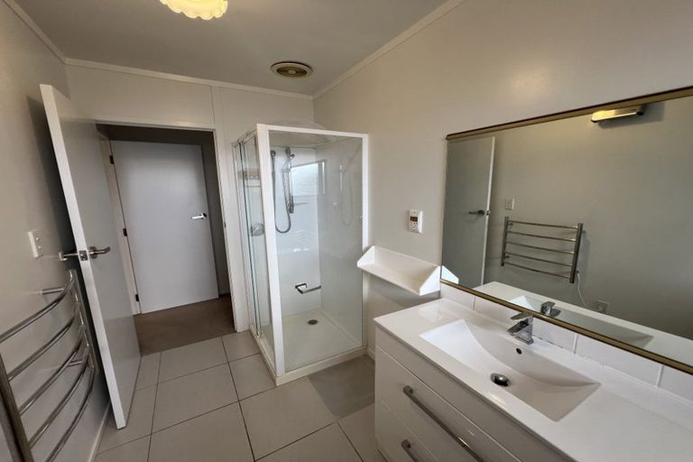 Photo of property in 19 Sartors Avenue, Northcross, Auckland, 0630