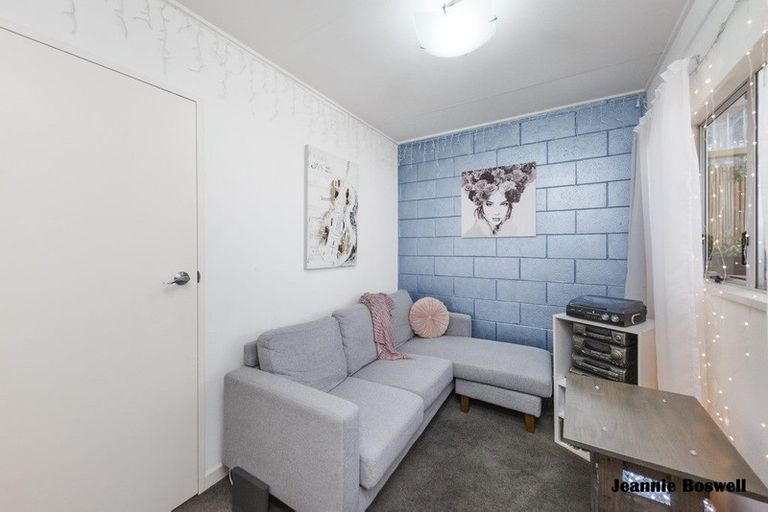 Photo of property in 16 Carow Street, Palmerston North, 4410