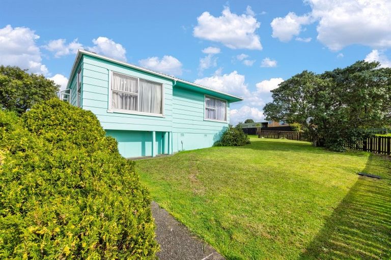 Photo of property in 17 Harmel Road, Glendene, Auckland, 0602