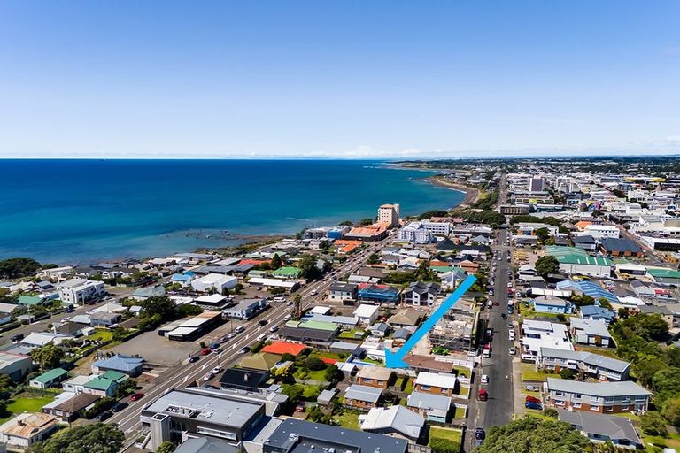 Photo of property in 2/56 Young Street, New Plymouth, 4310