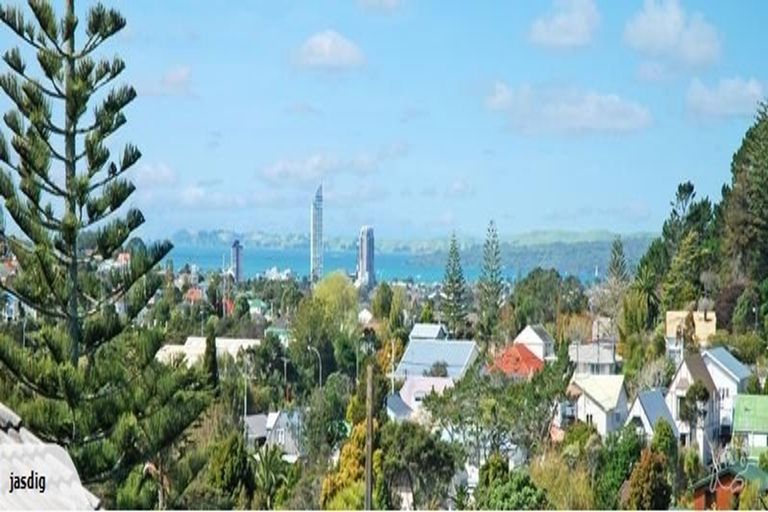 Photo of property in 135a Mokoia Road, Birkenhead, Auckland, 0626