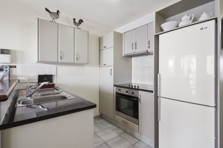 Photo of property in Anchorage Apartments, 211/36 Victoria Road, Mount Maunganui, 3116