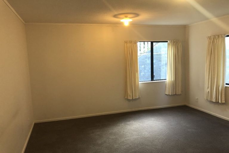 Photo of property in 2 Birkhall Grove, Strathmore Park, Wellington, 6022