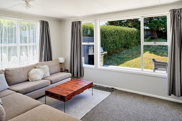 Photo of property in 46 Beauzami Crescent, Ascot Park, Porirua, 5024