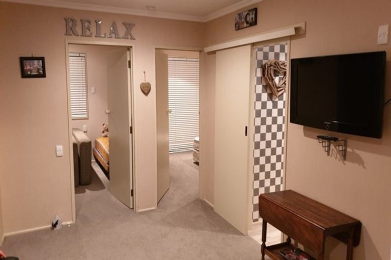 Photo of property in 64 Fifth Avenue, Urenui, 4377