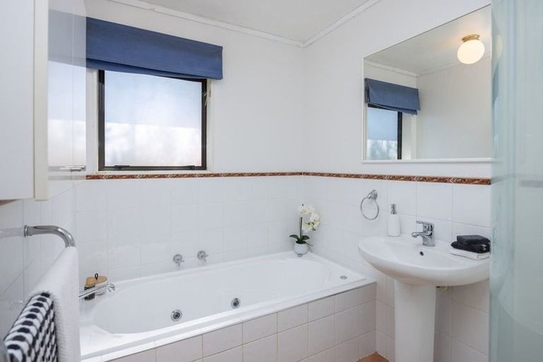 Photo of property in 2 Horoeka Court, Pukete, Hamilton, 3200