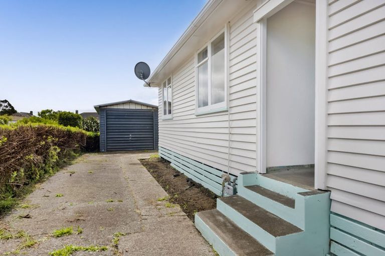 Photo of property in 6 Mcguire Street, Hawera, 4610