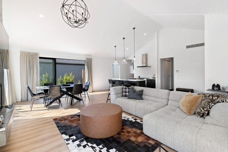 Photo of property in 8 Wheat Street, Jacks Point, Queenstown, 9371