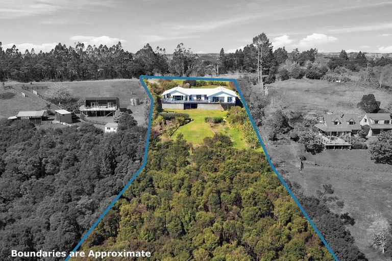 Photo of property in 136 Pinchgut Road, Kaukapakapa, 0873