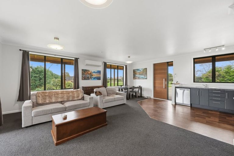 Photo of property in 176 Seaward Road, Edendale, 9825