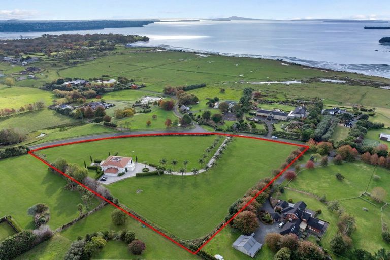Photo of property in 64 Porterfield Road, Whitford, Howick, 2571