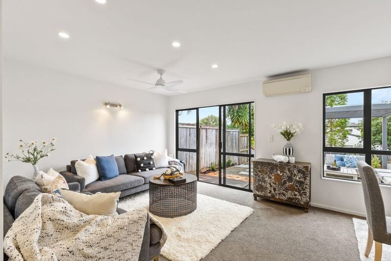Photo of property in 6/42 Fields Parade, Oteha, Auckland, 0632