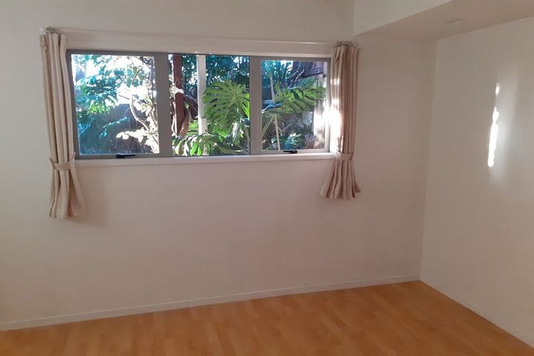 Photo of property in 4152 Great North Road, Glendene, Auckland, 0602