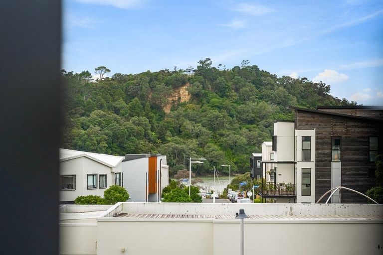 Photo of property in 10 Alexander Willis Crescent, Hobsonville, Auckland, 0616