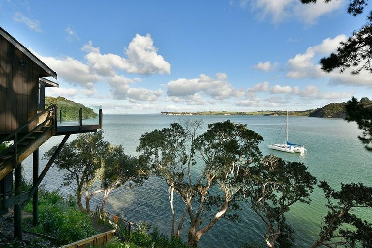 Photo of property in 254 Wade River Road, Wade Heads, Whangaparaoa, 0932