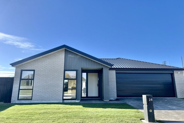 Photo of property in 28 Hanmer Crescent, Rangiora, 7400