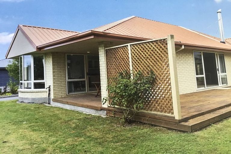 Photo of property in 15 Hawkins Place, Rangiora, 7400