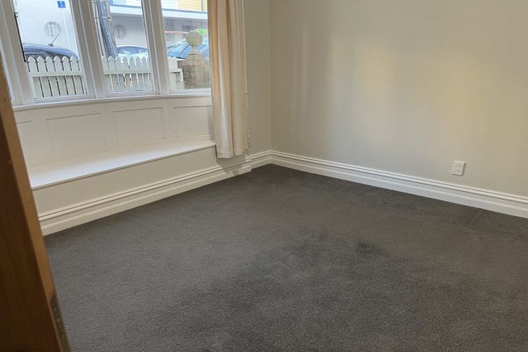 Photo of property in 11 Roxburgh Street, Mount Victoria, Wellington, 6011