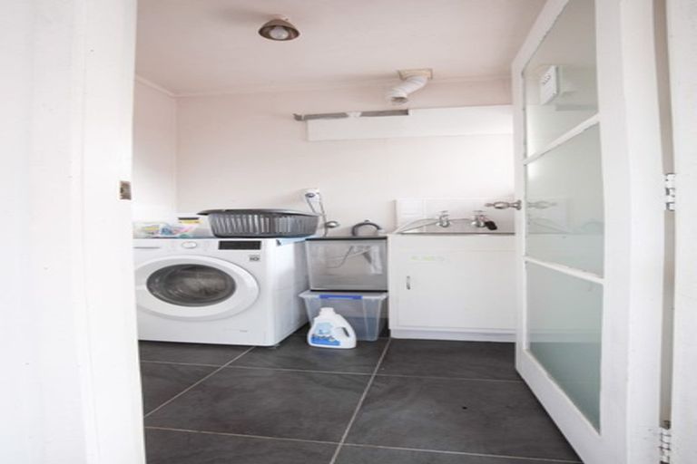 Photo of property in 2a Kurnell Drive, Botany Downs, Auckland, 2010