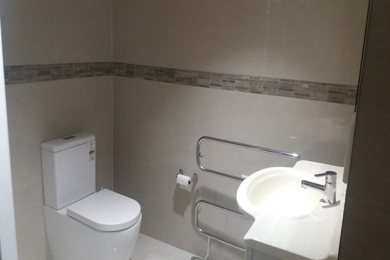 Photo of property in 5 Saddleback Rise, Murrays Bay, Auckland, 0630