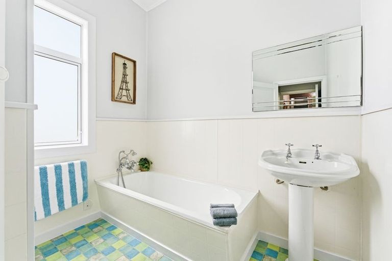 Photo of property in 52 Parsons Street, Saint Johns Hill, Whanganui, 4501