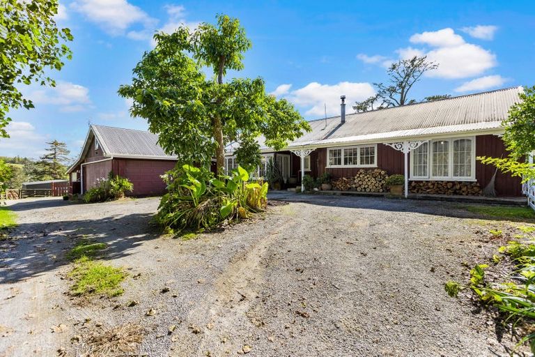 Photo of property in 98 Hanham Road, Kumeu, 0891
