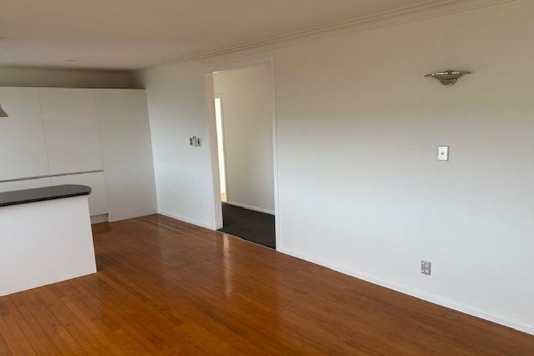 Photo of property in 2/26 Otakau Road, Milford, Auckland, 0620