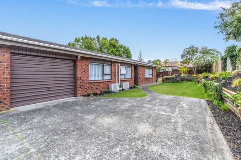 Photo of property in 2/303a Great North Road, Henderson, Auckland, 0612