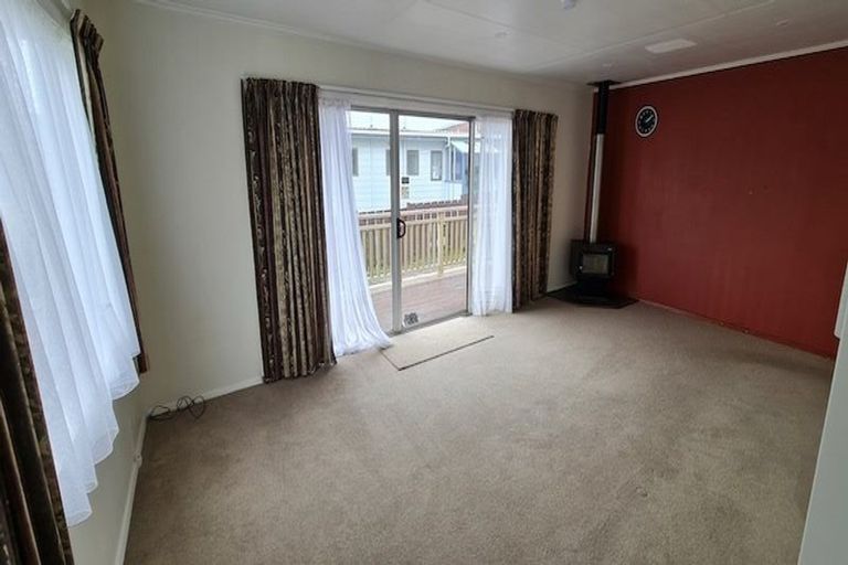 Photo of property in 72 Stewart Drive, Newlands, Wellington, 6037