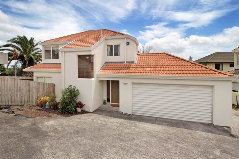 Photo of property in 2/5 Juvena Place, Clover Park, Auckland, 2019