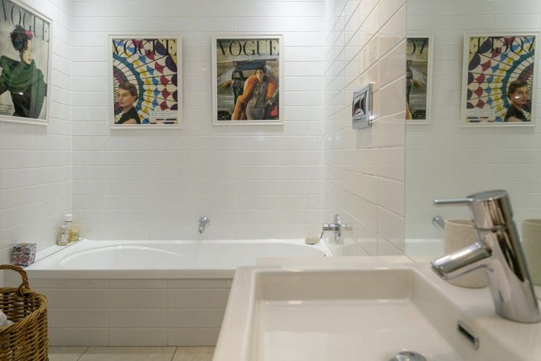 Photo of property in 10/2 Lowell Place, Waipahihi, Taupo, 3330