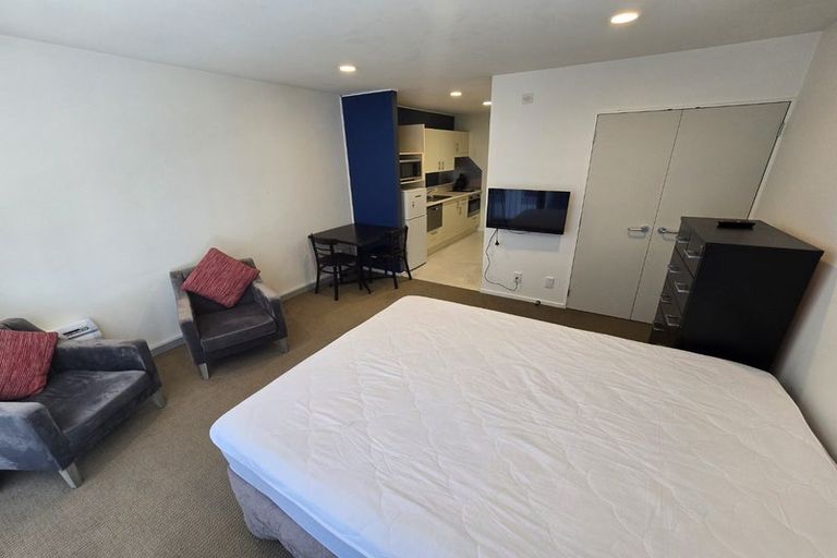 Photo of property in Terrace Heights Apartments, 2/163p The Terrace, Wellington Central, Wellington, 6011