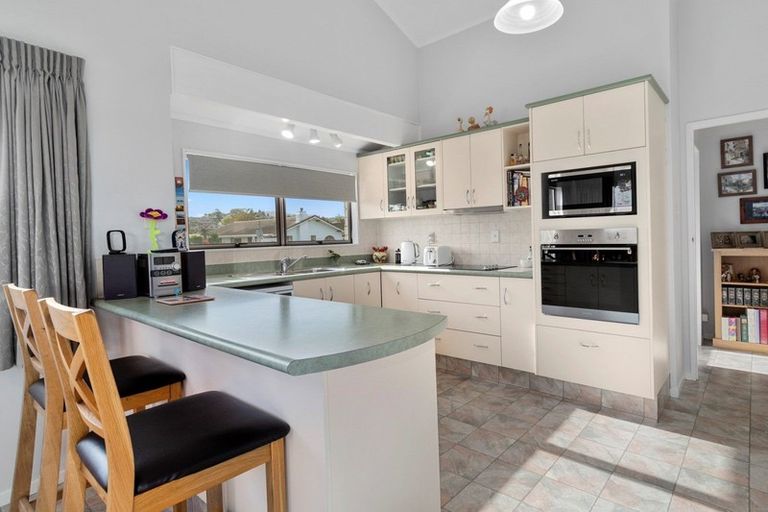 Photo of property in 17 Endeavour Avenue, Welcome Bay, Tauranga, 3112