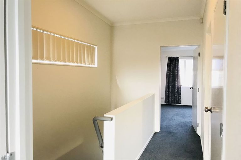 Photo of property in 4 Brashier Circle, Sunnyvale, Auckland, 0612