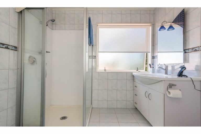 Photo of property in 2a Wattle Street, New Lynn, Auckland, 0600