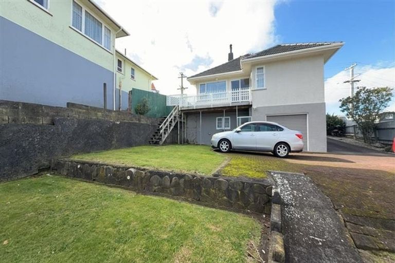 Photo of property in 19 Scott Street, Moturoa, New Plymouth, 4310