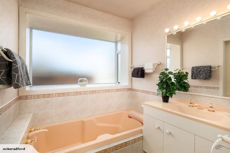 Photo of property in 45a Glenharrow Avenue, Avonhead, Christchurch, 8042