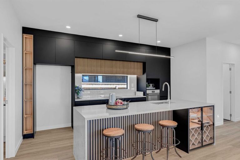 Photo of property in 27 Korowhiti Road, Clarks Beach, 2122