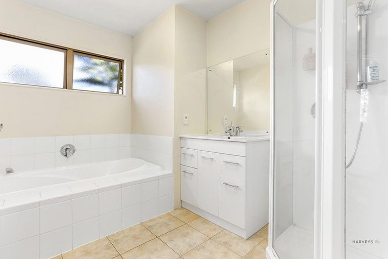 Photo of property in 14 Berkshire Terrace, Massey, Auckland, 0614